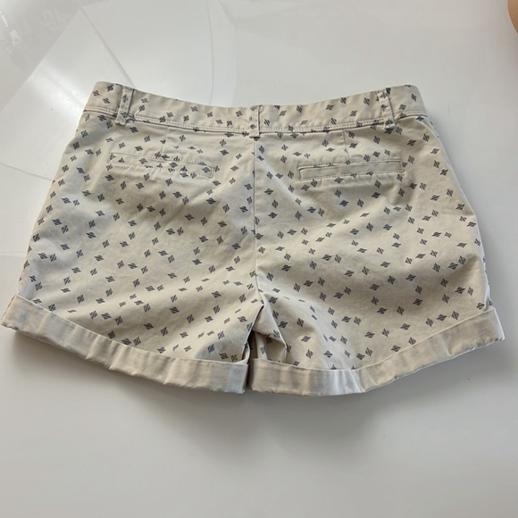 (10) Banana Republic Shorts - Picture 2 of 10